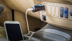 कार बंद असताना USB पोर्टमध्ये चार्जर तसाच ठेवल्यास काय होते?.