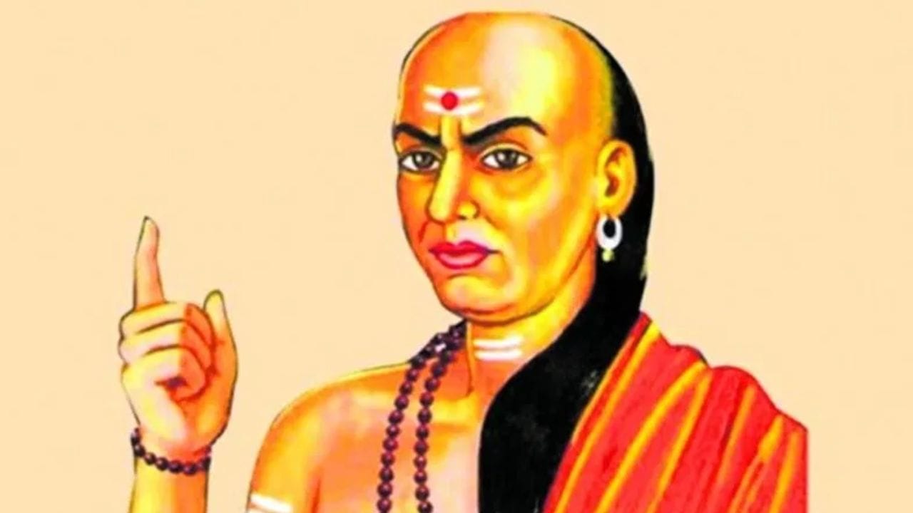 Chanakya Niti : ज्या लोकांना या दोन सवयी असतात, ते आयुष्यभर सुखी होऊच शकत नाहीत Chanakya Niti : ज्या लोकांना या दोन सवयी असतात, ते आयुष्यभर सुखी होऊच शकत नाहीत