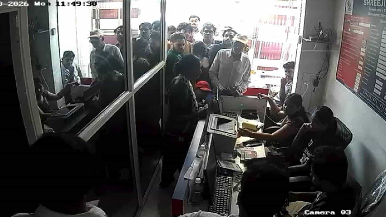 चारकोपमध्ये सिलिंडर न मिळाल्याने राडा, तर कुठे थेट पेट्रोलची चोरी, इंधन तुटवड्यामुळे नेमकं काय घडतंय?