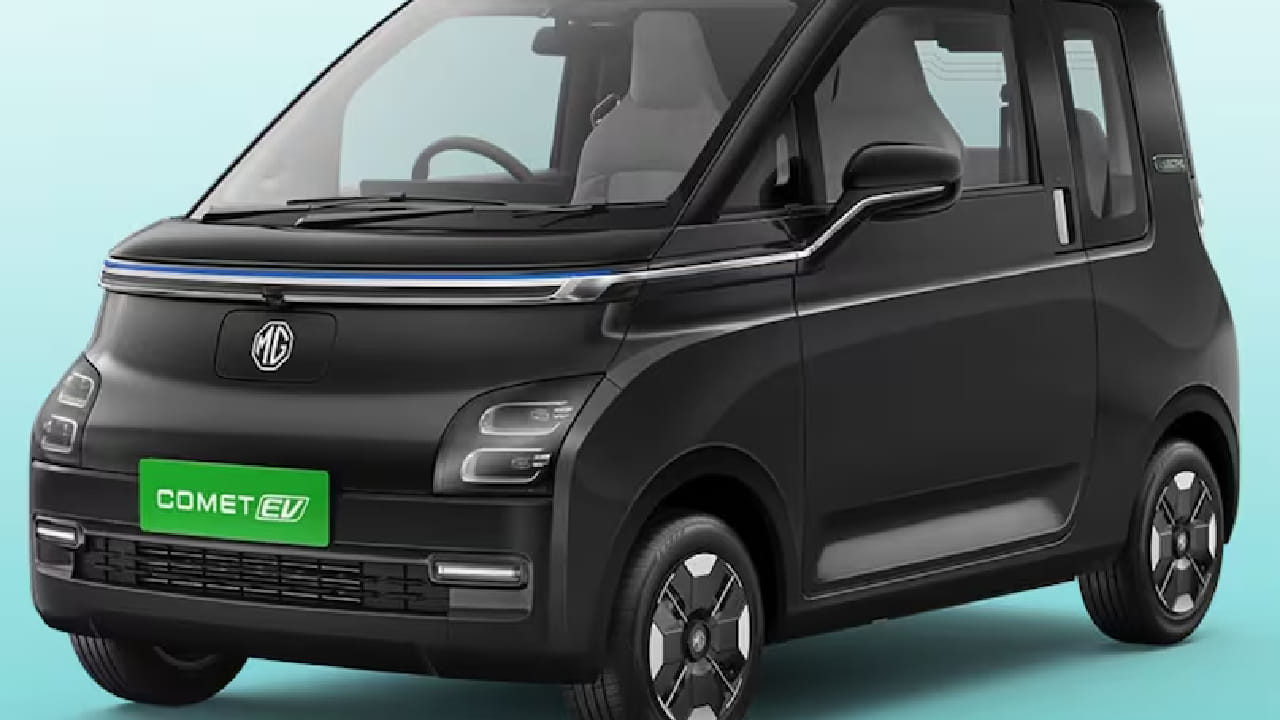 MG Comet EV ही खास करून शहरातील गर्दीच्या रस्त्यांसाठी डिझाइन करण्यात आली आहे. तिचा कॉम्पॅक्ट आकार, बॉक्सी डिझाइन आणि स्मार्ट फीचर्स यामुळे ती तरुणांमध्ये विशेष लोकप्रिय आहे. 