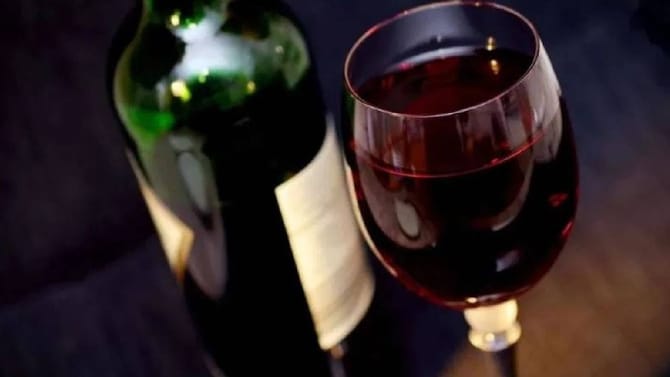 रमचा सर्वात भारी ब्रँड! एक बॉटल फक्त 350 रुपयांना, एक पेग घेतला की....