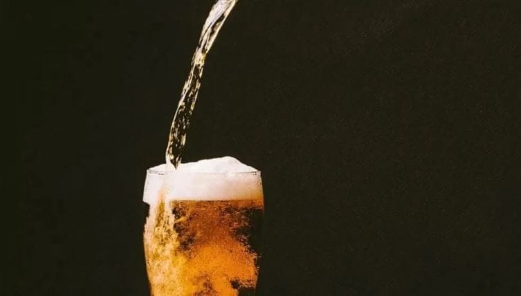 ओल्ड मंक ही असी रम आहे, जी आजही लोक आवडीने पितात. ही भारतातील सर्वात जुन्या रमपैकी एक एक आहे. या रमला 1954 साली तयार करण्यात आले होते. रमची एक बॉटल 770 रुपयांना मिळते. 