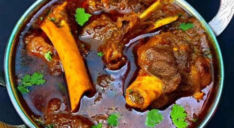 भारतात या शहारात मांस, मटण खाणे कायद्याने गुन्हा आहे. धार्मिक कारणामुळे हे शहर पूर्णपणे शाकाहारी आहे. नियम तोडल्यामुळे तुमच्यावर येथे कारवाईही होऊ शकते. हे शहर गुजरातमध्ये आहे. 