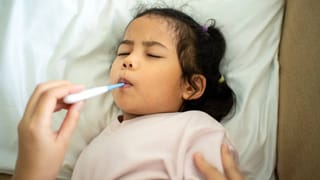 उन्हाळ्यात लहान मुलांना ताप का येतो?