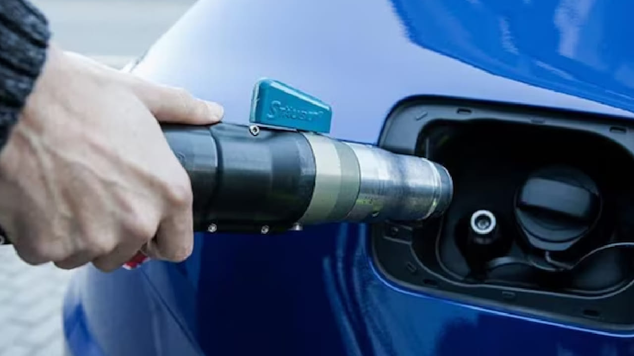 सीएनजी भरवताना वेळेची योग्य निवड केल्यास अधिक गॅस, चांगले मायलेज, वेळेची बचत आणि सुरक्षितता हे सर्व फायदे मिळू शकतात. त्यामुळे शक्यतो सकाळी किंवा रात्रीच सीएनजी भरवणे अधिक योग्य ठरते.