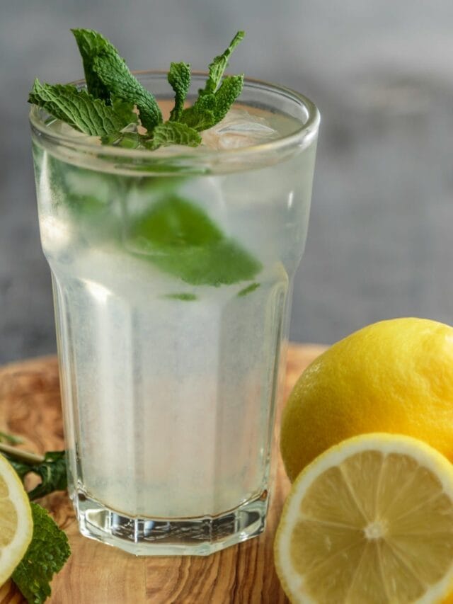 उन्हाळ्यात या 5 लोकांनी लिंबू पाणी जरुर प्यावे