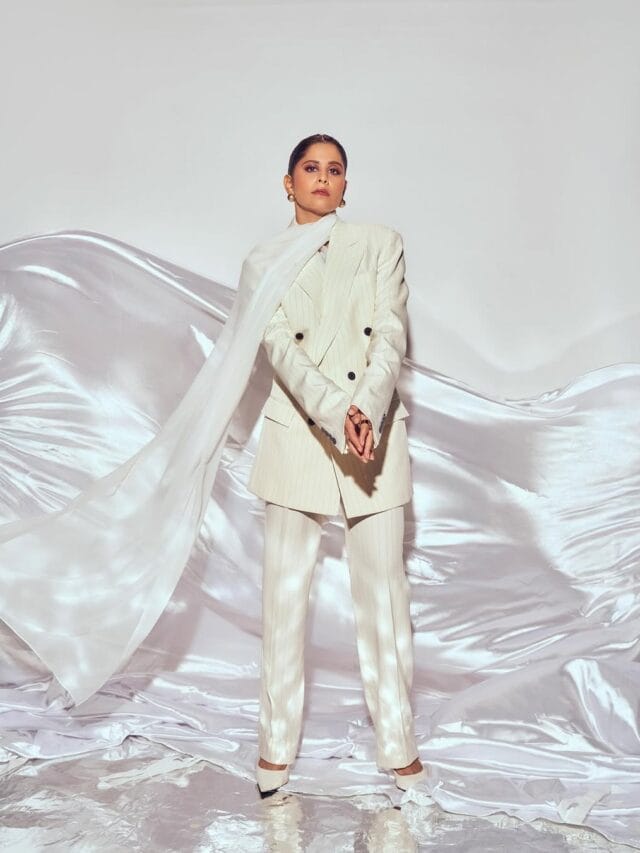 ‘बाई… कडक’, मराठमोठ्या  सईचा क्लासी अंदाज, चाहत्यांच्या नजरा हटेना…