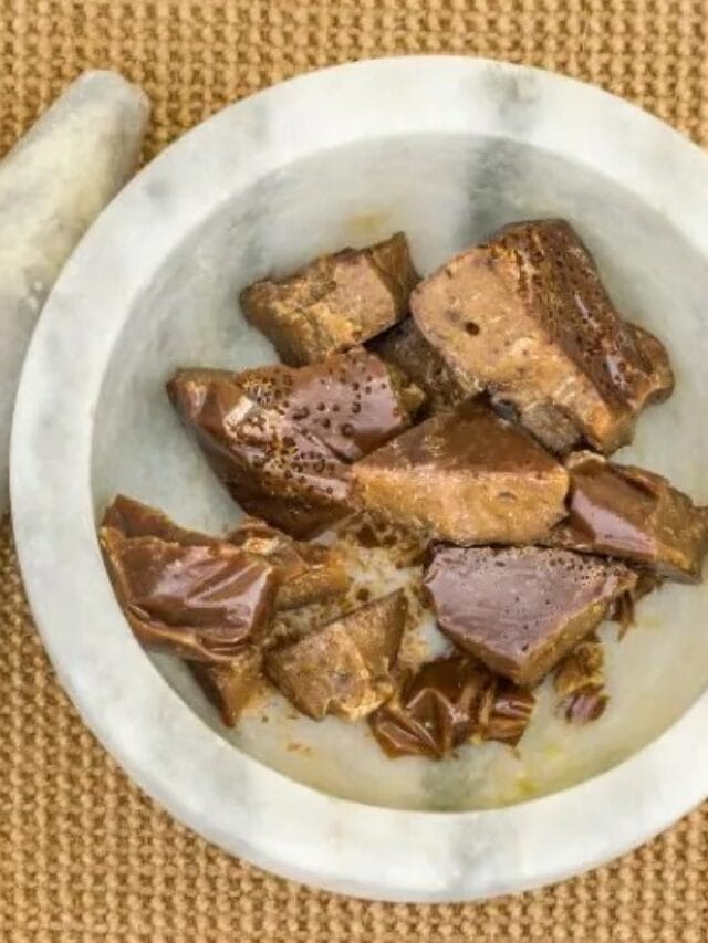 पोटाच्या विविध समस्यांसाठी हिंगाचे पाणी अत्यंत लाभदायक