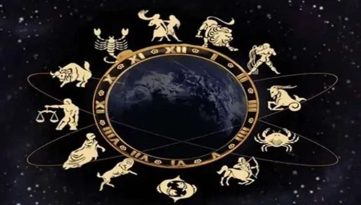 वृश्चिक राशीच्या लोकांनाही मोठा आर्थिक लाभ होण्याची शक्यता आहे. सूर्याच्या गोचरमुळे या राशीचा वाईट काळ संपेल. या राशीच्या लोकांमध्ये उत्साह दिसेल. अचानकपणे अडकून पडलेले पैसे मिळतील. सहकाऱ्यांची साथ मिळेल. कामाच्या ठिकाणी लोक तुम्हाला सहकार्य करतील.