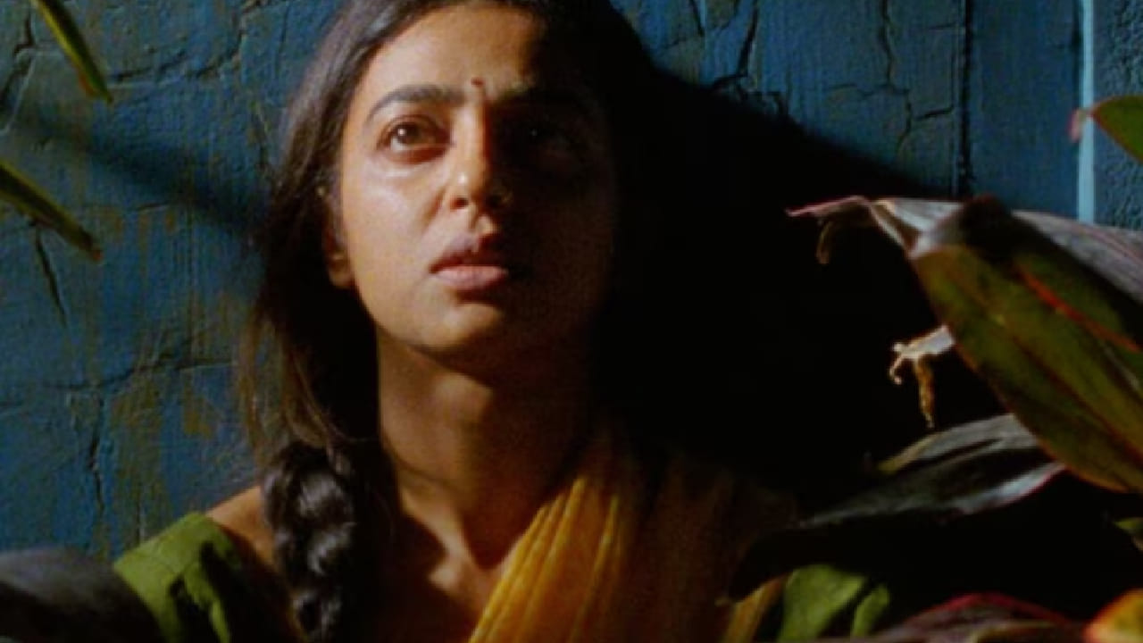 हा चित्रपट एक डार्क कॉमेडी प्रकारातील असून त्यात समाजातील रूढीवादी विचारसरणी, कायदे आणि सामाजिक बंधने यांना वेगळ्या पद्धतीने प्रश्न विचारले गेले आहेत. अनोखी कथा आणि वेगळी मांडणी यामुळे हा चित्रपट प्रेक्षकांच्या पसंतीस उतरला आहे. थिएटरमध्ये चांगला प्रतिसाद मिळाल्यानंतर आता हा चित्रपट ओटीटीवरही ट्रेंड होत आहे.