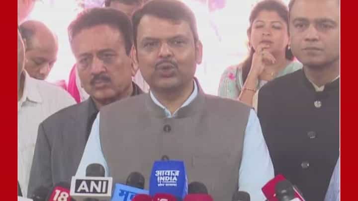 जनतेने त्यांना त्यांची जागा दाखवली! फडणवीसांचा विरोधकांना टोला जनतेने त्यांना त्यांची जागा दाखवली! फडणवीसांचा विरोधकांना टोला