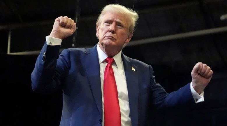 त्यामुळेच हे युद्ध लवकरात लवकर थांबायला हवे, अशी भावना जगभरातून व्यक्त केली जात आहे. अमेरिका आणि इस्रायलने केलेल्या हल्ल्यात इराणचे सर्वोच्च नेते अयातुल्लाह अली खामेनी तसेच माजी राष्ट्रपती महमूद अहमदीनेजाद यांचा मृत्यू झाला आहे.