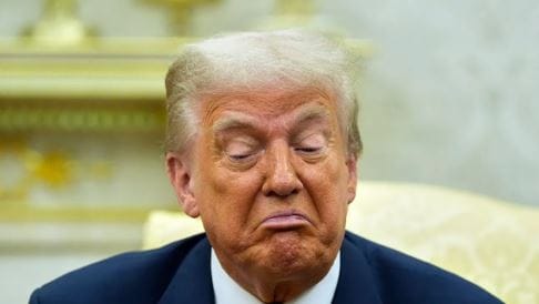 दरम्यान, जगातील तेलपुरवठा साखळी कायम राहावी, यासाठी डोनाल्ड ट्रम्प यांनी मोठा निर्णय घेतला आहे. ट्रम्प यांनी व्हेनेझुएला या देशावरील तेलाच्या व्यापारविषयक सर्व निर्बंध हटवले आहेत. अमेरिकेच्या ट्रेझरी विभागाने तसा निर्णय घेतला आहे. 