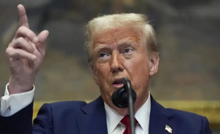 डोनाल्ड ट्रम्प यांच्यावर आंतरराष्ट्रीय गुन्हेगारी न्यायालय (आयसीसी) अंतर्गत कायदेशीर कारवाई केली जाणार का? त्यांना तुरुंगवास होऊ शकतो का? या प्रश्नांचे उत्तर शोधणे थोडे किचकट आहे. कारण अमेरिका हे आयसीसीचे सदस्य राष्ट्र नाही. त्यामुळेच डोनाल्ड ट्रम्प यांच्यावरील कारवाई ही आयसीसी अंतर्गत येत नाही.