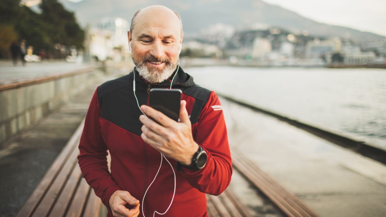 जर तुम्हाला कानात सतत शिटी वाजल्यासारखा आवाज येत असेल किंवा दुखत असेल, तर घरगुती उपाय न करता त्वरित कान-नाक-घसा तज्ज्ञांचा (ENT Specialist) सल्ला घ्यावा.