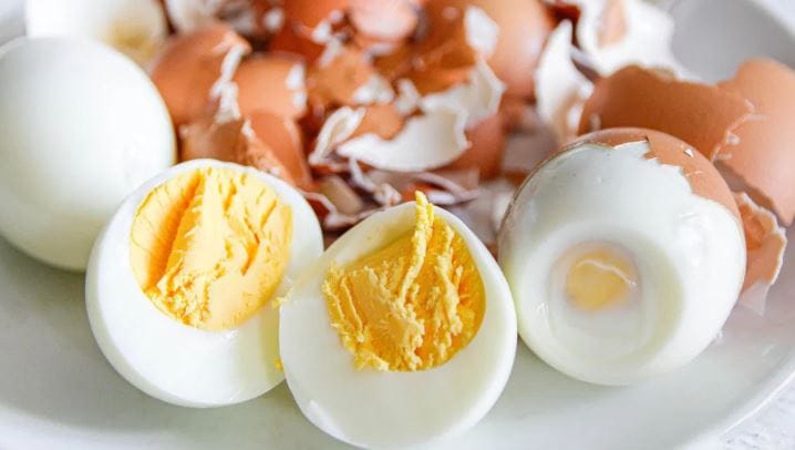 बरेच दुकानदार खूप दिससांपासून विक्रीसाठी ठेवून दिलेली अंडी दुकानात विकायला ठेवतात. संबंधित अंडे हे कधीचे आहे, ते खाबर झालेले नाही ना? सजमून येण्यासाठी ग्राहकांना कोणतीही सुविधा नसायची. त्यामुळे अनेकदा फसवणूक व्हायची. त्याचा परिणाम शरीरावरही व्हायचा.