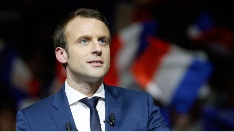 हे युद्ध सुरू असतानाच आता फ्रान्सचे प्रमुख इमॅन्यूएल मॅक्रॉन यांनी मोठा निर्णय घेतला आहे. त्यांनी अणुउर्जेवर चालणाऱ्या विमानवाहू युद्धनौकेला भूमध्य सागरात तैनात करण्याचा आदेश दिला आहे. या युद्धनौकेचे नाव चार्ल्स डी गॉल असे आहे. ही युद्धनौका सर्व आधुनिक तंत्रज्ञानाने युक्त अशी आहे. 