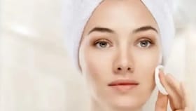 चमकदार त्वचा हवीये? मग करा या सोप्या टीप्स फॉलो.