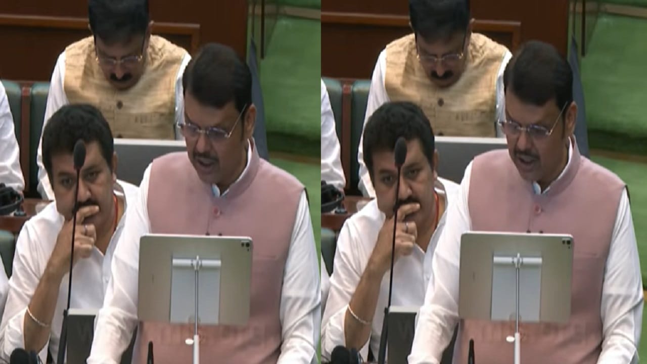 यावेळी मुख्यमंत्र्यांनी अनेक योजणांची घोषणा केली. एवढंच नाही तर, विकसित भारत 2047 च्या स्वप्नपूर्तीत महाराष्ट्राचा सर्वात मोठा वाटा असेल असं देखील मुख्यमंत्र्यांनी सांगितलं... 2047 पर्यंत राज्याचे अर्थव्यवस्था 5 ट्रिलियनपर्यंत नेण्याचं आमचं उद्दिष्ट आहे... असं देखील मुख्यमंत्री देवेंद्र फडणवीस म्हणाले. 