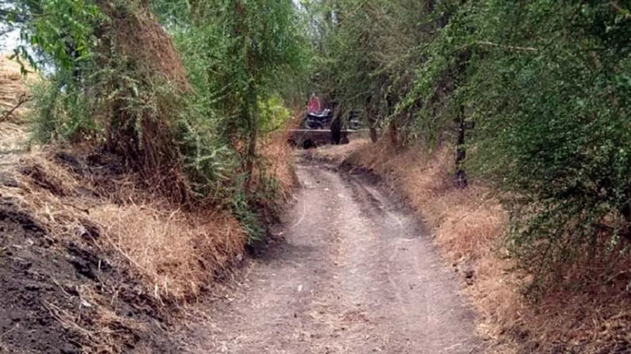 गाव नकाशातील किंवा सरकारी जागेवरील रस्त्यांवर अतिक्रमण आढळल्यास तहसीलदारांकडून संबंधितांना 7 दिवसांची नोटीस दिली जाईल. या मुदतीत अतिक्रमण न काढल्यास प्रशासन स्वतः कारवाई करून ते हटवेल.
