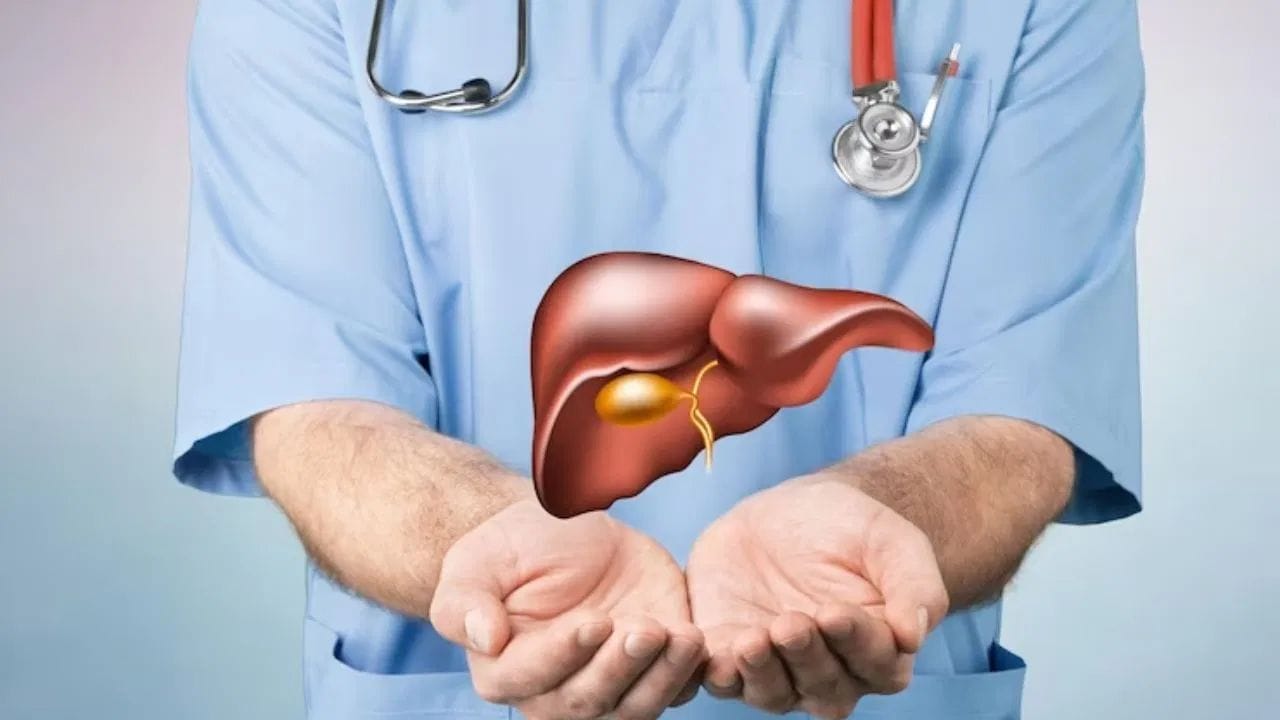 मिथक 2: केवळ लठ्ठ लोकांना फॅटी लिव्हर होतो ?- अनेकांना वाटते की फॅटी लिव्हर हा आजार केवळ लठ्ठ लोकांना होतो. परंतू आता अनेक बारीक अंगकाठीच्या लोकांनाही फॅटी लिव्हर झाल्याचे उघड झाले आहे. यास लीन  NAFLD असे म्हटले जाते. मग भले तुम्ही बाहेरुन बारीक दिसत असाल, परंतू आत जमणारा विसरल फॅट देखील या आजारास कारणीभूत ठरु शकतो. 