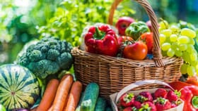 रोज 'या' 6 हंगामी फळांचा आणि भाज्यांचे करा सेवन.