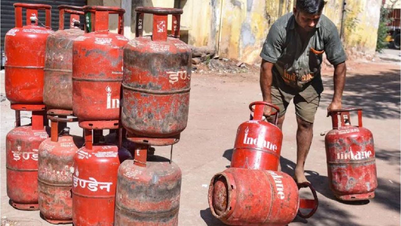 Gas Cylinder Accident : घरात गॅस सिलिंडर असेल तर कधीच करू नका या चुका, अन्यथा…नेमकी काय काळजी घ्यावी?