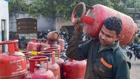 तुमच्यावर सर्वात मोठं संकट, युद्धामुळे गॅस सिलिंडरचा भाव प्रचंड वाढणार.