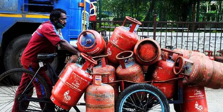 लवकर हे युद्ध संपुष्टात आले तर जगासाठी ही खूप चांगली बाब ठरेल. परंतु युद्ध लांबले तर उर्जेचं संकट निर्माण होण्याची शक्यता आहे. परिणामी भविष्यात घरगुती गॅस सिलिंडरचा भाव वाढण्याची शक्यता नाकारता येत नाही .