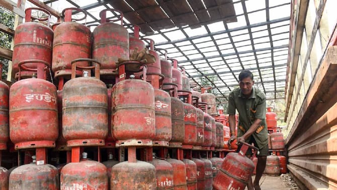 भारत स्वत: किती टक्के LPG गॅस बनवतो? कुठल्या देशातून करतो आयात?