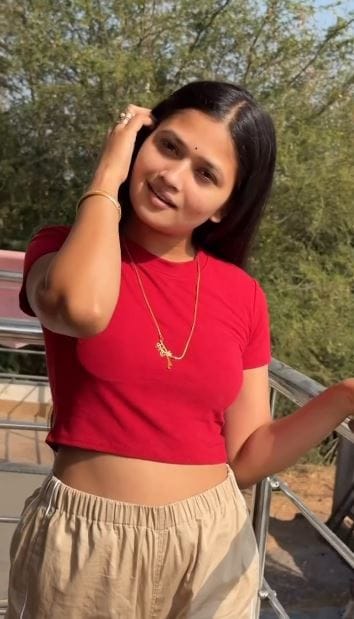 भगवान कृष्णाला कान्हा असे म्हणतात. गौतमीने बिग बॉस विजेता शिव ठाकरेसोबत एक गाणे शूट केले आहे. या गाण्याचेही फोटो खूप व्हायरल झाले आहेत. त्यानंतर आता तिने दोन दिवसांपूर्वी अपलोड केलेल्या या व्हिडीओची चर्चा होतेय.