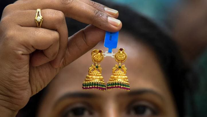 (टीप- वरच्या लेखात दिलेली माहिती ही प्राथमिक स्वरुपाची आहे. या लेखाच्या माध्यमातून गुंतवणूक करण्याचा सल्ला दिलेला नाही. कुठेही प्रत्यक्ष वा अप्रत्यक्ष गुंतवणूक करायची असेल किंवा कोणताही आर्थिक निर्णय घ्यायचा असेल तर त्या-त्या क्षेत्रातील तज्ज्ञांचा सल्ला जरूर घ्या)