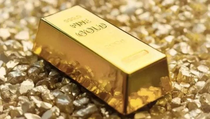 तर दुसरीकडे चांदीचा दर जीएसटीसह 2 लाख 72 हजार 915 रुपयांवर पोहोचला आहे. अमेरिका आणि इराणमध्ये सुरू असलेल्या युद्धामुळे सोन्या-चांदीच्या दरात चढउतार सुरू आहे. अशीच अस्थिरता काही दिवस कायम राहण्याची शक्यता व्यक्त केली जात आहे. 