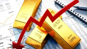 सोनं तब्बल 7000 रुपयांनी आपटलं, चांदीचा भाव तर...भाव का घसरतोय?.