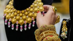 सोन्याचा नवा भाव पाहून बसेल धक्का, काही तासांत थेट...10 ग्रॅमसाठी.....