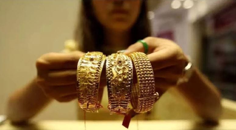 (टीप- वरच्या लेखात दिलेली माहिती ही प्राथमिक स्वरुपाची आहे. या लेखाच्या माध्यमातून गुंतवणूक करण्याचा सल्ला दिलेला नाही. कुठेही प्रत्यक्ष वा अप्रत्यक्ष गुंतवणूक करायची असेल किंवा कोणताही आर्थिक निर्णय घ्यायचा असेल तर त्या-त्या क्षेत्रातील तज्ज्ञांचा सल्ला जरूर घ्या)