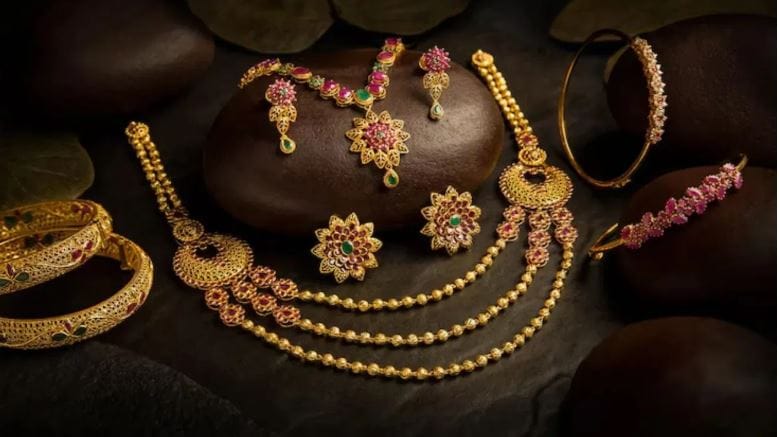 (टीप- वरच्या लेखात दिलेली माहिती ही प्राथमिक स्वरुपाची आहे. या लेखाच्या माध्यमातून गुंतवणूक करण्याचा सल्ला दिलेला नाही. कुठेही प्रत्यक्ष वा अप्रत्यक्ष गुंतवणूक करायची असेल किंवा कोणताही आर्थिक निर्णय घ्यायचा असेल तर त्या-त्या क्षेत्रातील तज्ज्ञांचा सल्ला जरूर घ्या)