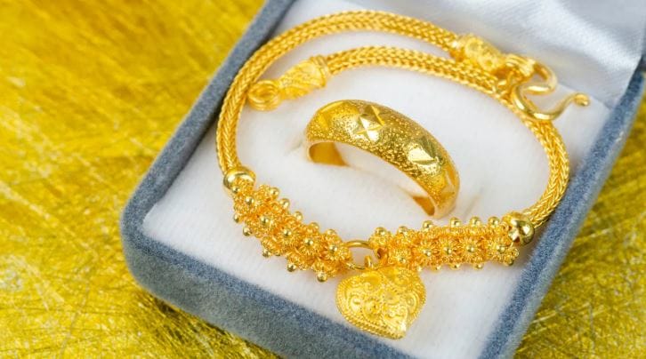 (टीप- वरच्या लेखात दिलेली माहिती ही प्राथमिक स्वरुपाची आहे. या लेखाच्या माध्यमातून गुंतवणूक करण्याचा सल्ला दिलेला नाही. कुठेही प्रत्यक्ष वा अप्रत्यक्ष गुंतवणूक करायची असेल किंवा कोणताही आर्थिक निर्णय घ्यायचा असेल तर त्या-त्या क्षेत्रातील तज्ज्ञांचा सल्ला जरूर घ्या) 