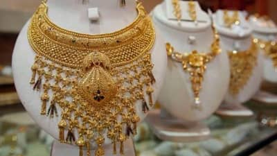 Gold-Silver Rate Today 03 March 2026 : सोन्याचे भाव हाताबाहेर जाण्याआधी आजच घाई करा, युद्धाचा काहीच भरवसा नाही, नंतर पश्चात्ताप नको, आजचा रेट पाहून घामच फुटेल