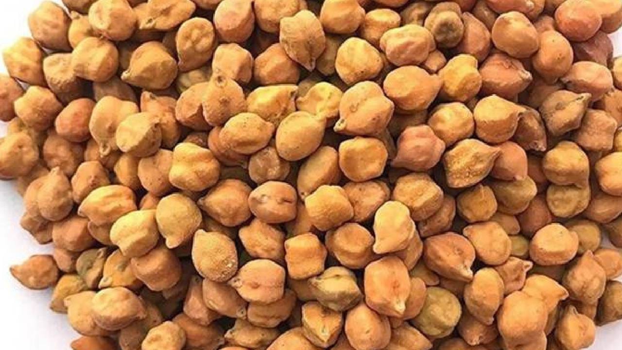 सर्वात जास्त प्रोटीन जर कशात असेल तर तो हरभरा आहे. सर्वात जास्त प्रोटीन हरभऱ्यात असते. आपल्या दररोजच्या आहारात हरभऱ्याचा समावेश करा. 