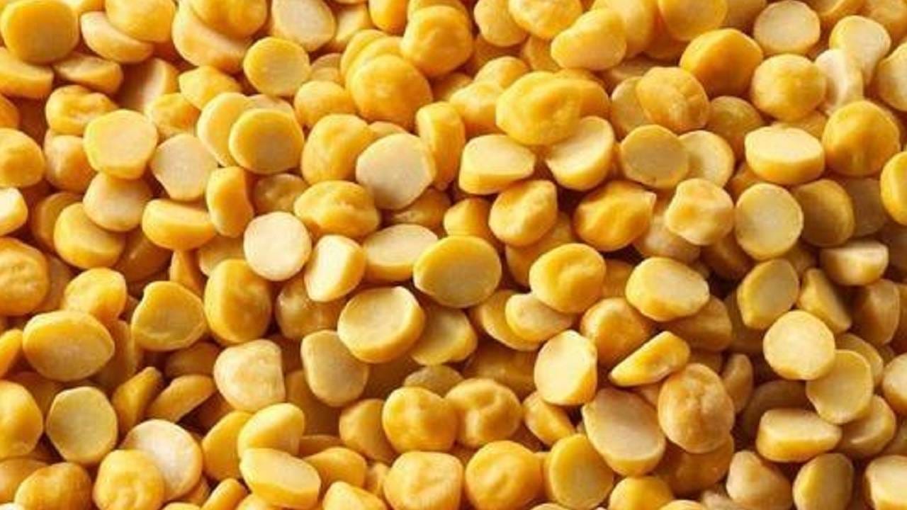  100 ग्रॅम हरभऱ्यात 30 ग्रॅम प्रोटीन असते. सर्व कडधान्यामध्ये हरभऱ्यात सर्वाधिक प्रोटीन असते. यामुळे दररोजच्या आहारात हरभऱ्याचा समावेश करा. 