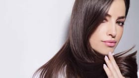 उन्हाळ्यात केस धुतल्यानंतर दुसऱ्या दिवशी स्कॅल्प तेलकट होतेय तर 'या'.