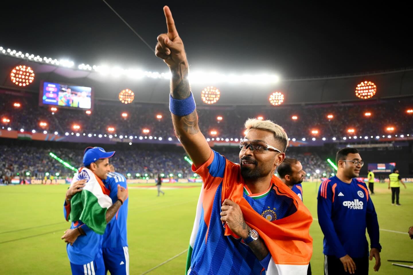 Hardik Pandya : कोट्यवधीच्या फरारी कारमध्ये बसून हार्दिक पंड्या ऐकतो या देवाचं स्तोत्र, सांगितलं त्यामागचं कारण