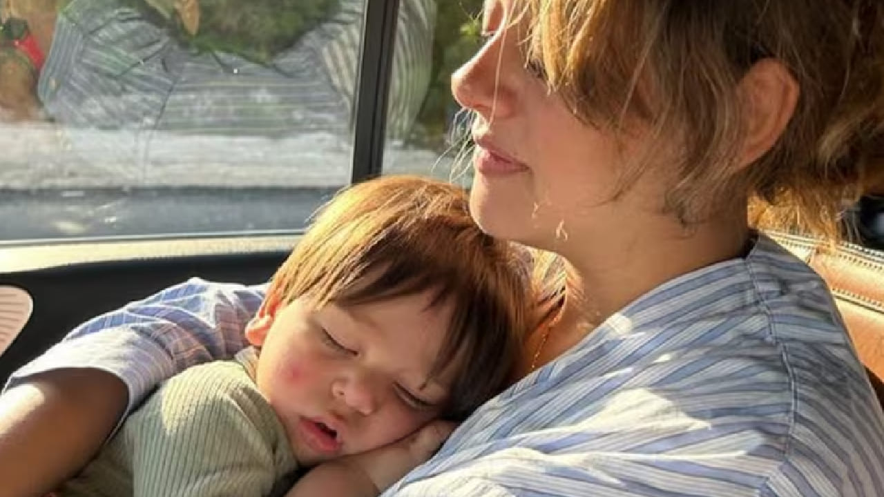 चित्रपटसृष्टीत अनेकदा असे दिसून येते की अभिनेत्रींचे करिअर अभिनेत्यांच्या तुलनेत कमी काळ टिकते. लग्नानंतर अनेक अभिनेत्री अभिनयापासून दूर जातात. यामध्ये अनेक अभिनेत्रींचा समावेश आहे. यापैकी काही अभिनेत्री नंतर पुन्हा चित्रपटसृष्टीत परतल्या तर काहींनी कायमचा अभिनयाला रामराम केला. 