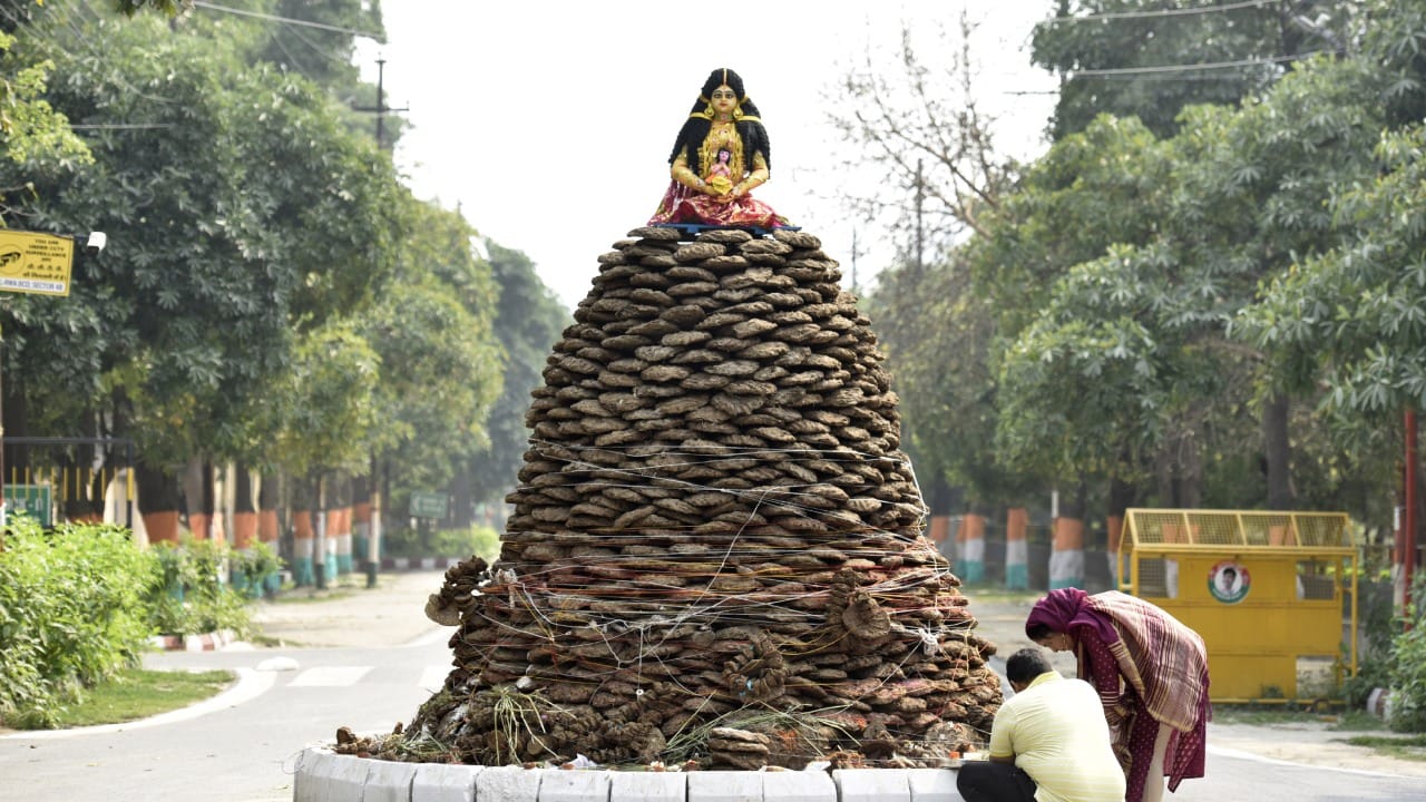 विशेष इच्छापूर्तीसाठी ७ फेऱ्या मारल्या जातात. हे सात फेरे जीवनातील सात प्रतिज्ञा, सात जन्म आणि सात लोकांशी जोडलेले असल्याचे मानले जाते. हे अत्यंत फलदायी मानले जाते.