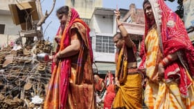 होळीला नक्की किती फेऱ्या मारणे शुभ? 99 टक्के लोक देतात चुकीची माहिती.