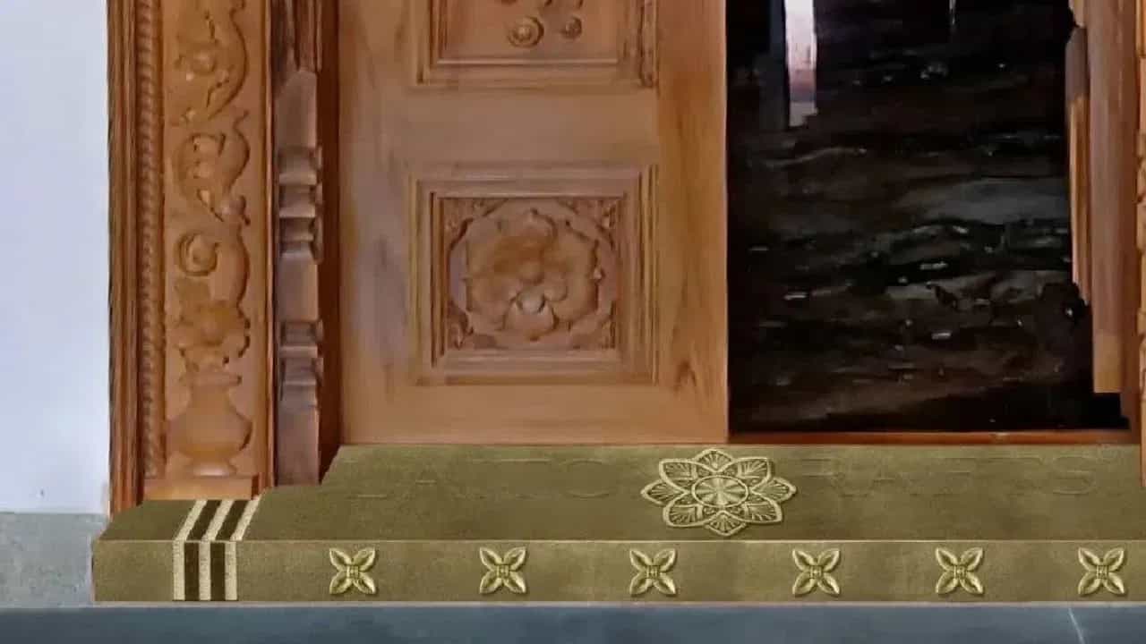 घरातून बाहेर पडताना या महत्त्वाच्या गोष्टी करायला कधीच विसरु नका, जाणून घ्या होणारे फायदे