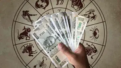 घरात आर्थिक अडचण येण्यापूर्वी ज्योतिषशास्त्रानुसार मिळतात हे संकेत, दुर्लक्ष केलं तर...