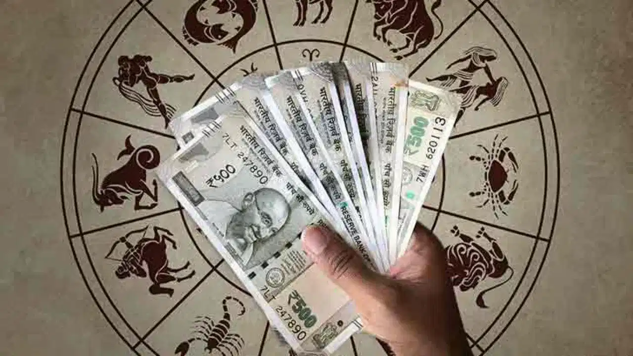 घरात आर्थिक अडचण येण्यापूर्वी ज्योतिषशास्त्रानुसार मिळतात हे संकेत, दुर्लक्ष केलं तर...