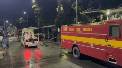 सर्वात मोठ्या सरकारी रुग्णालयात अग्नितांडव, 10 जणांचा होरपळून मृत्यू, पहाटे गाढ झोपेत असतानाच....